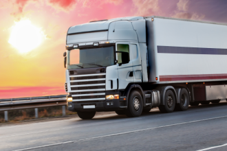 Avantec Transportes mostra como garantir integridade no transporte de medicamentos e eletrônicos com processos rigorosos e controle absoluto da cadeia logística.